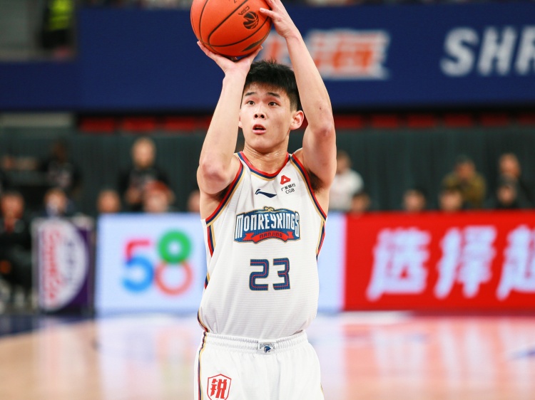 高效全能！林葳半場7中6拿到16分3板6助1斷