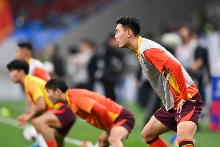 足球報(bào)：張玉寧、蔣圣龍均有不同程度傷病，伊萬未讓在熱身賽出場(chǎng)