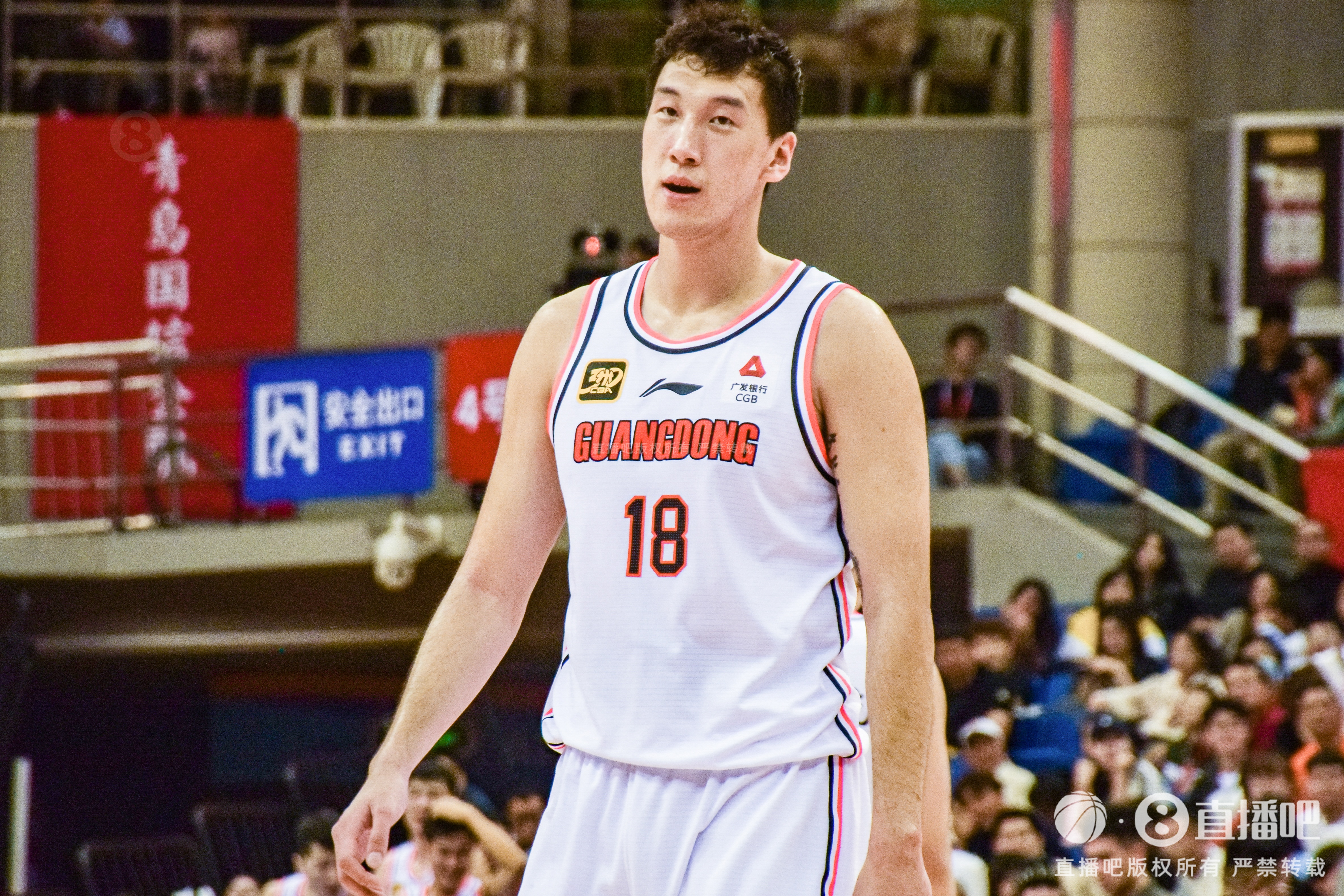 神射手！杜潤旺上半場三分5中4得到12分1板1助1斷