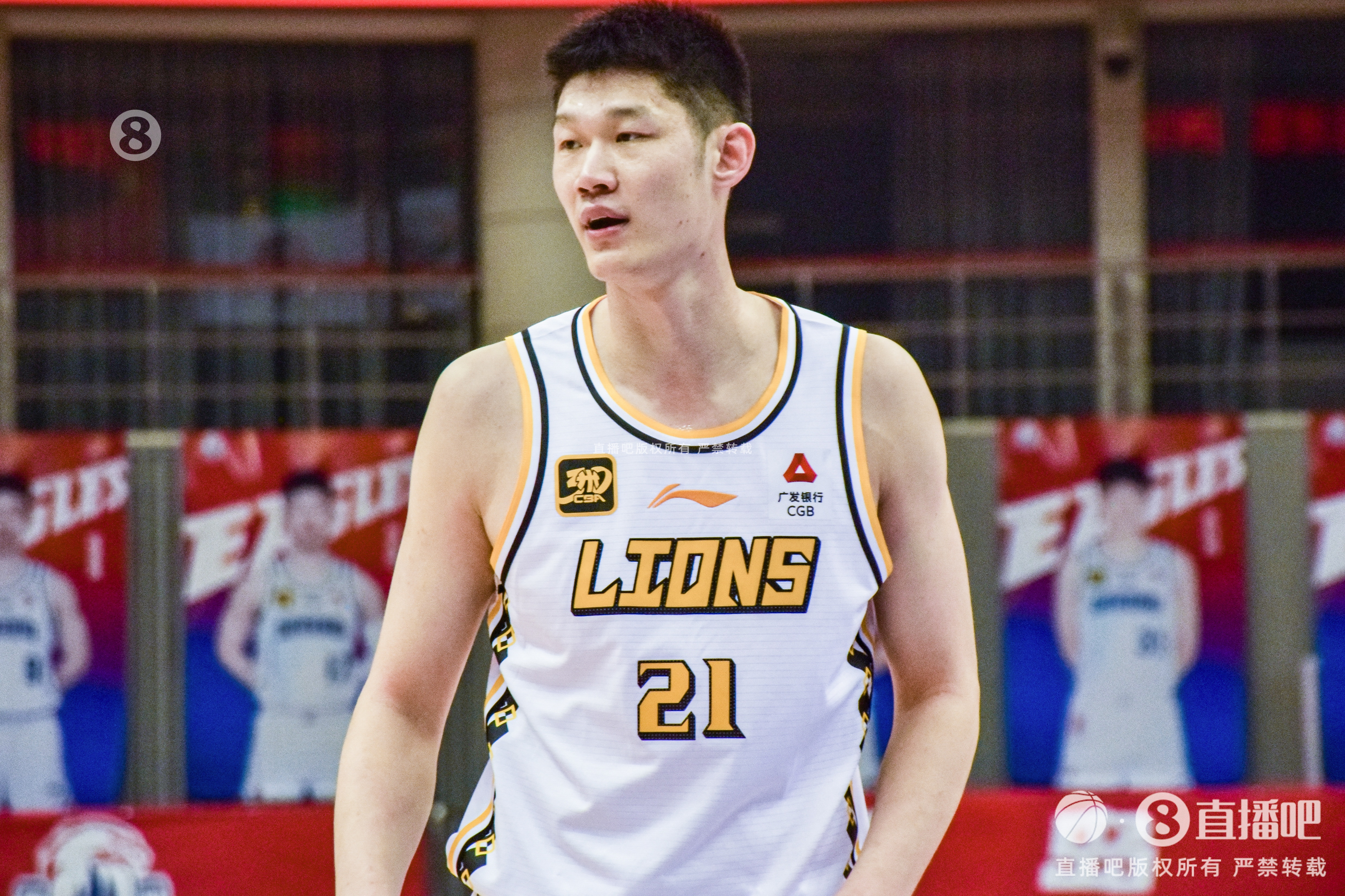 15僅中4！孔德昕：孫銘徽傷缺 胡金秋打出了生涯最低效一戰(zhàn)