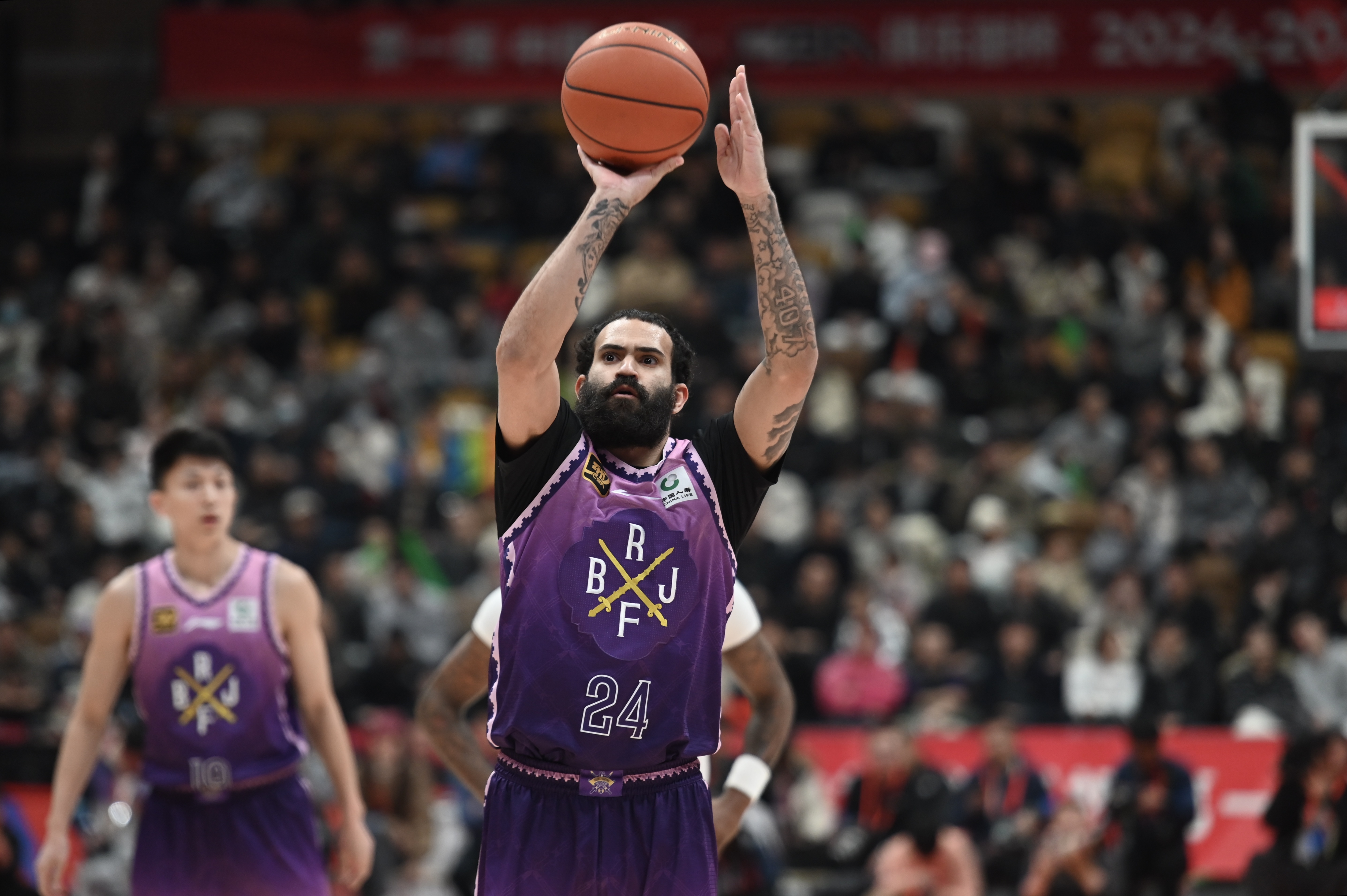 高效輸出！里勒半場各種強(qiáng)突 兩分球7中7砍下16分2籃板3助攻
