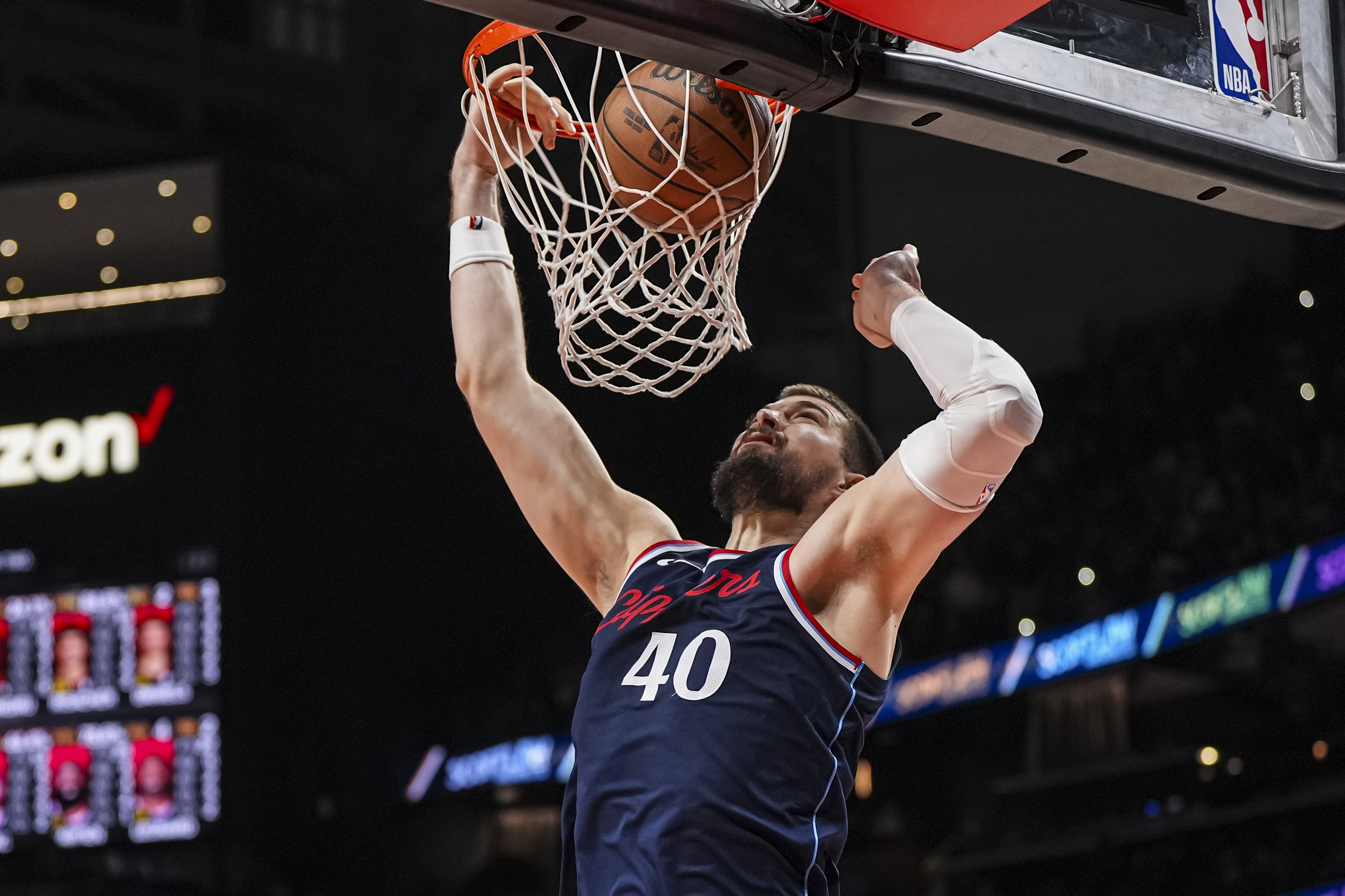 面對(duì)雙塔爆砍28+20！美記：再次申明 祖巴茨就是快船本賽季的MVP